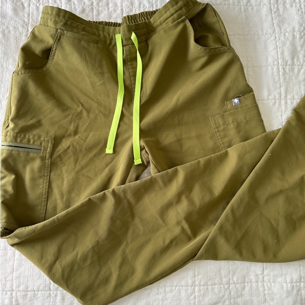 FIGS Women’s Technical Collection One-pocket top & Skinny Pants